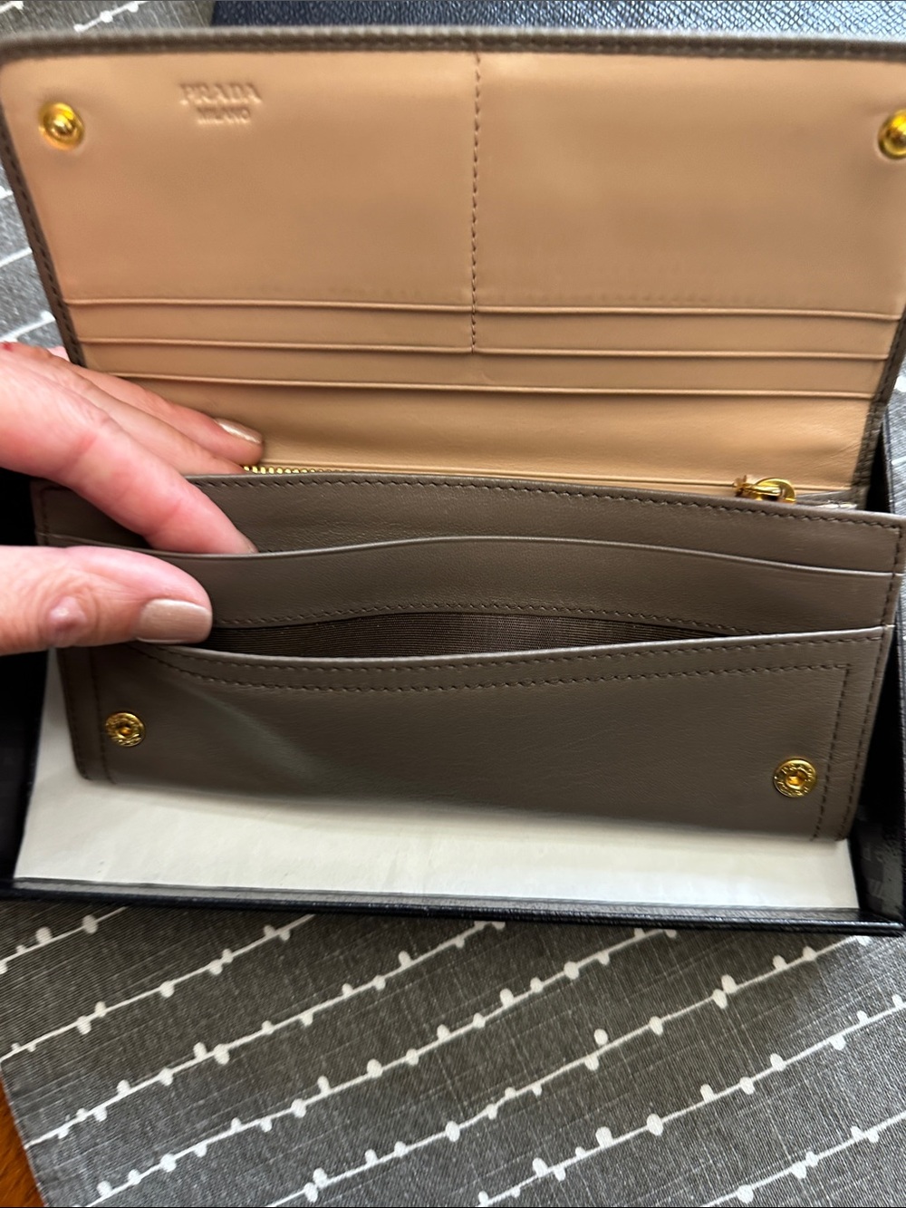⭐️Authentic Prada City Calf Continental Flap Bi - Colour Clay/Beige Wallet.